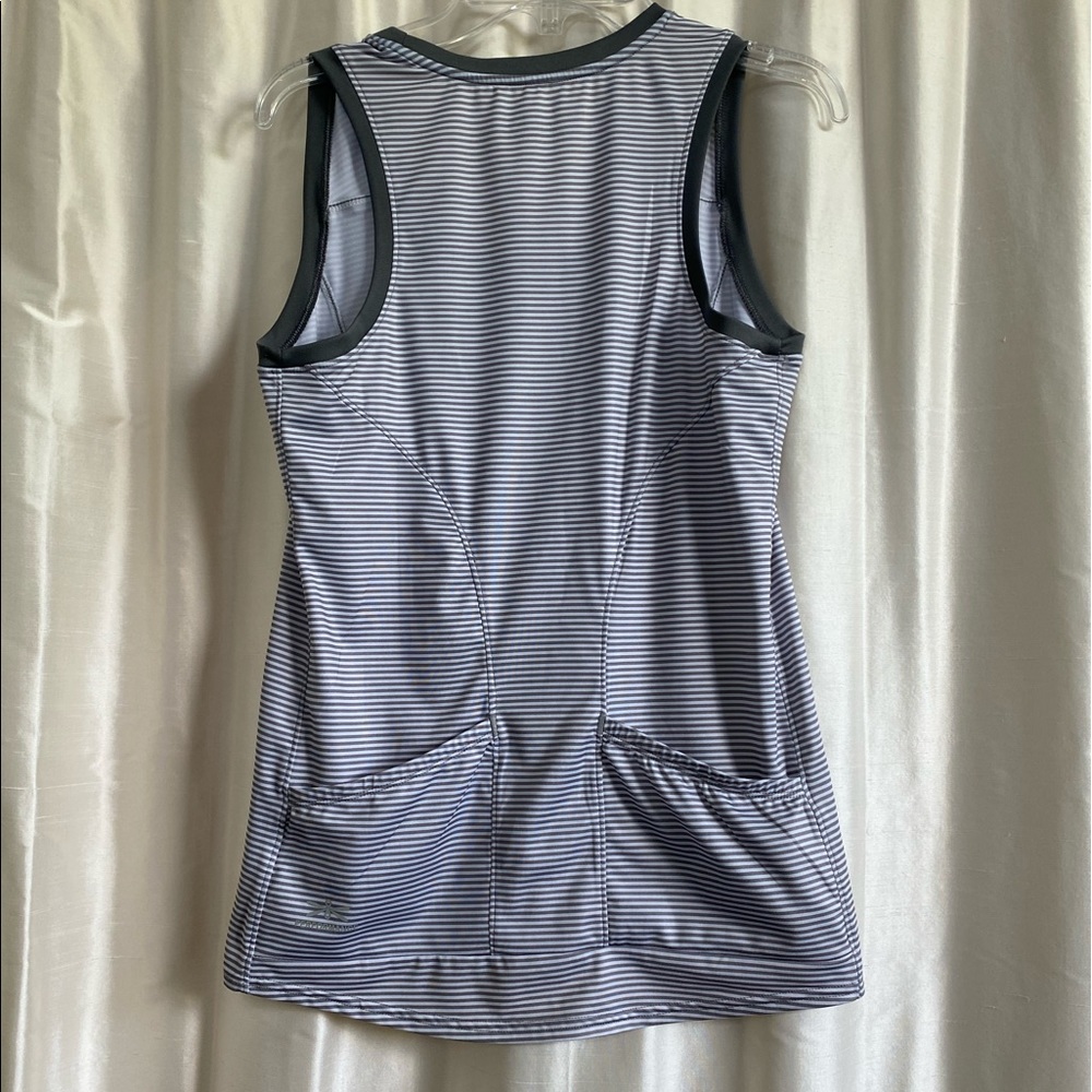 Performance tank w POCKETS.  Gray Wht stripe